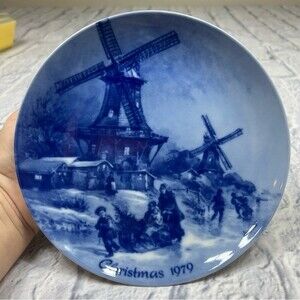 Christmas 1979 plate